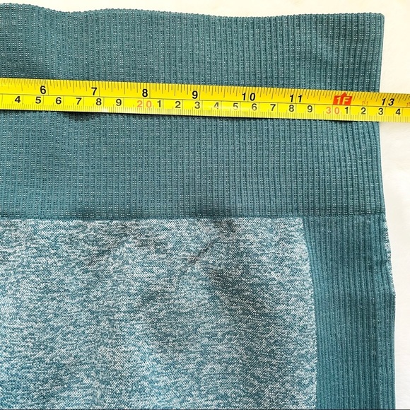 TWO PIECE WORKOUT SET Leggings and Sports Bra Size Small Gym Compression - Picture 9 of 12